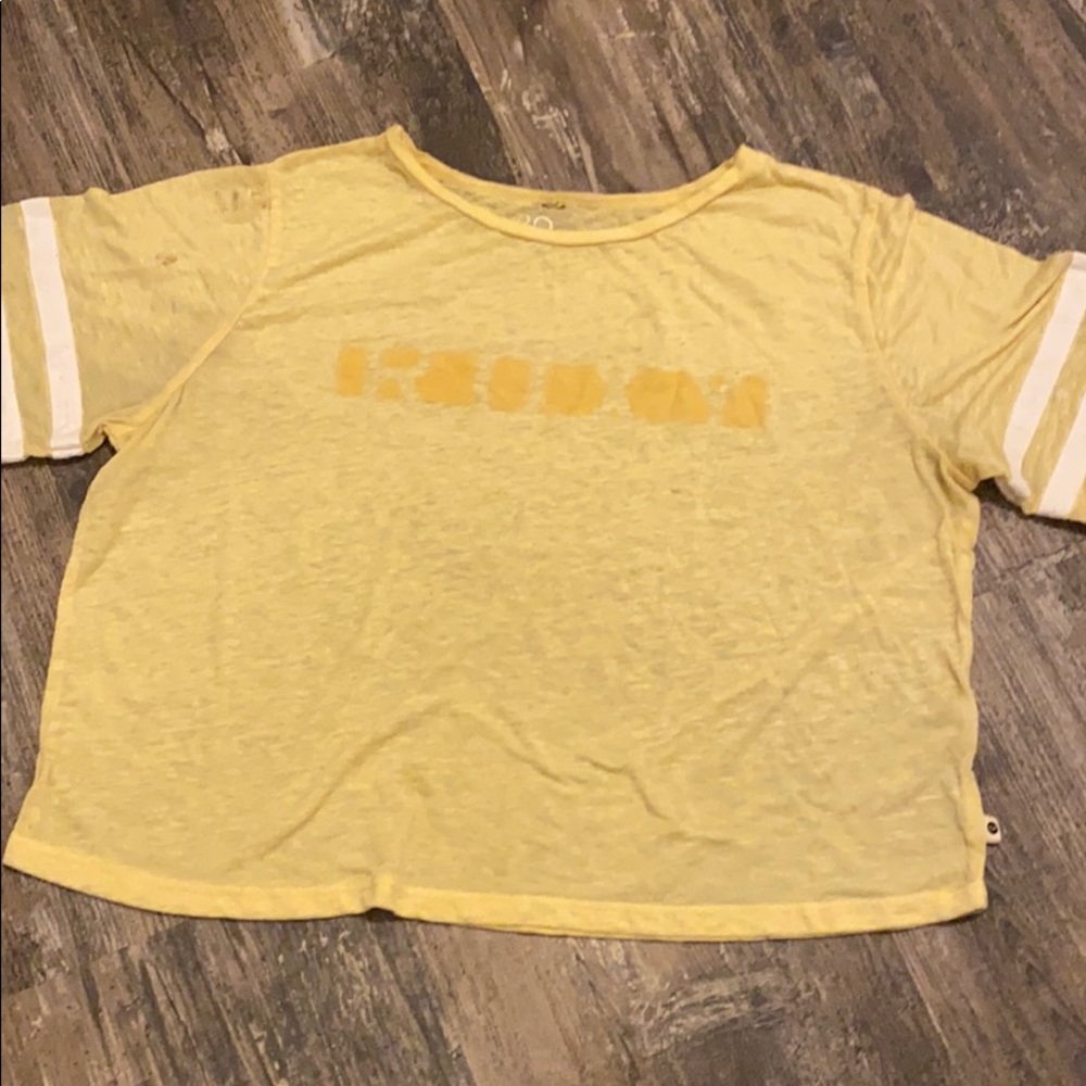 Roxy yellow shirt sleeve shirt